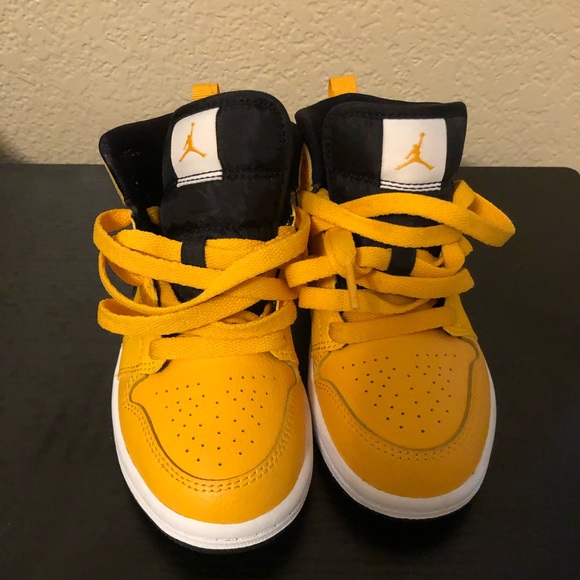 toddler black and yellow jordans